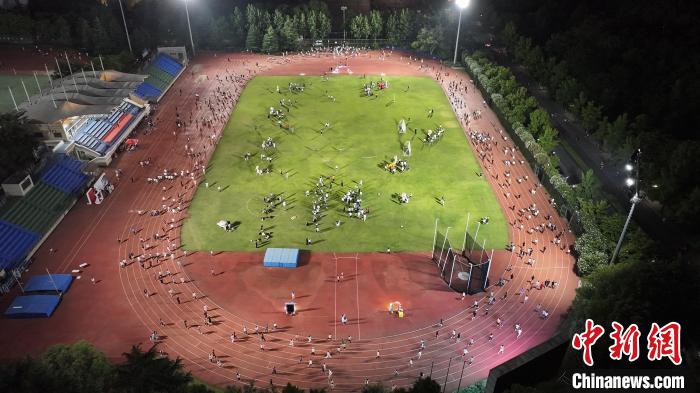 浙江高校掀起音乐夜跑热潮，海内外留学生共筑