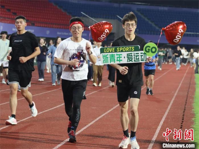 浙江高校掀起音乐夜跑热潮，海内外留学生共筑