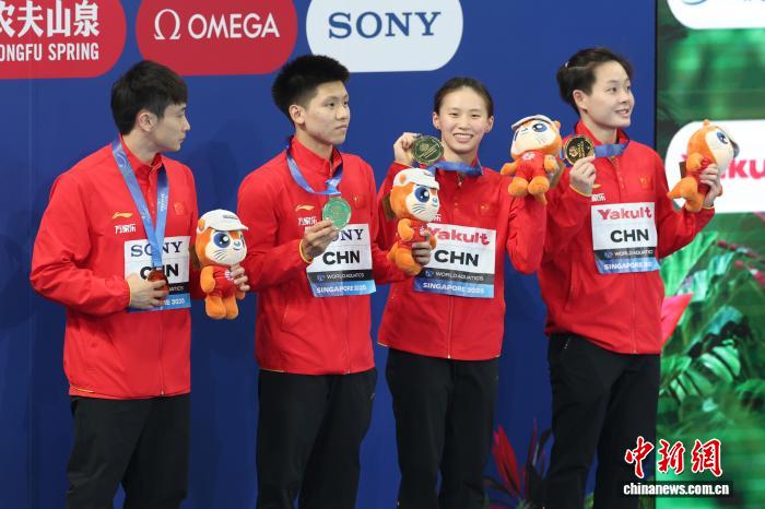 中国跳水队混合团体夺金 女子1米板意外失冠