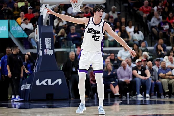 国王爆冷逆转快船 雷诺23+5助球队取关键胜利