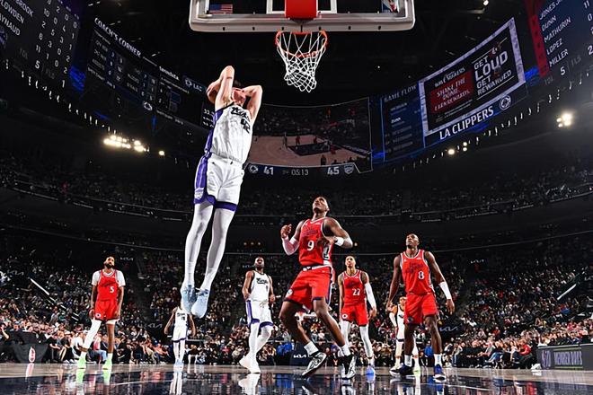 国王爆冷逆转快船 雷诺23+5助球队取关键胜利