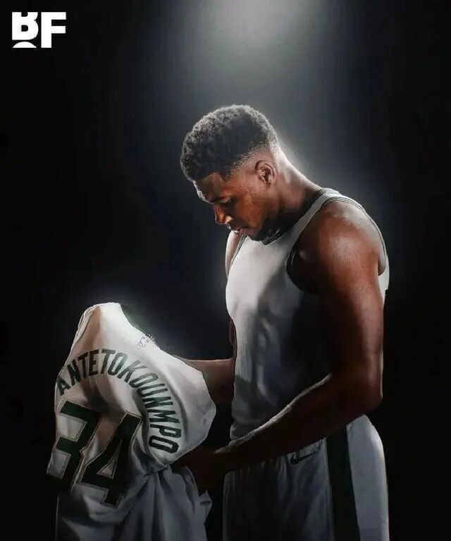 雄鹿老板明确表态字母哥合同年风险 队伍或交易